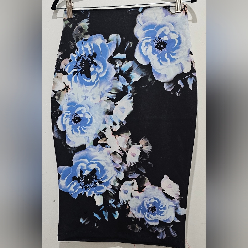 Midi pencil skirt, great shaping skirt